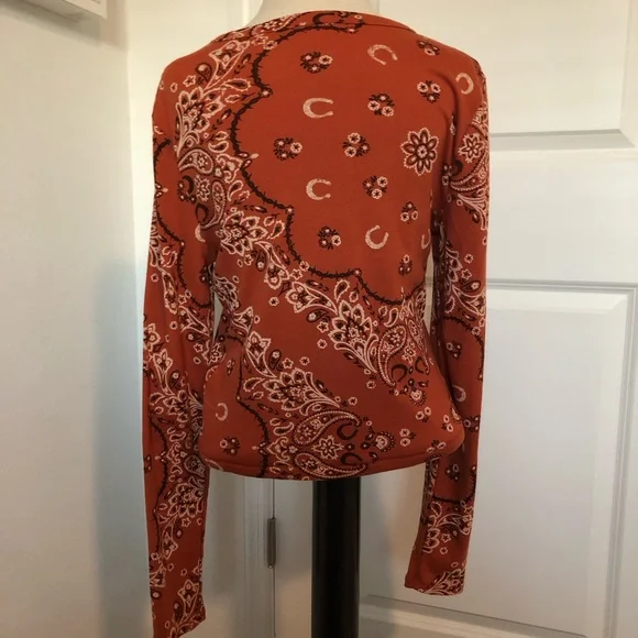 BDG Rust Bandana Print Crop Top - Picture 4 of 10